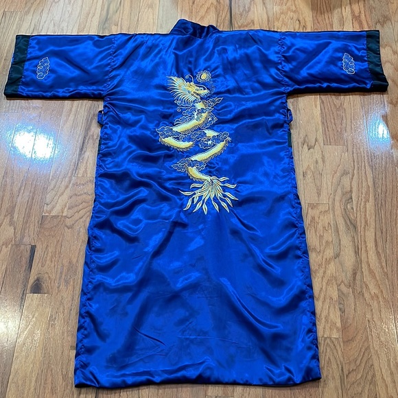 Kimono Black Blue Robe Reversible Pockets One Size Satin Embroidered Tie Wrap - Picture 2 of 10